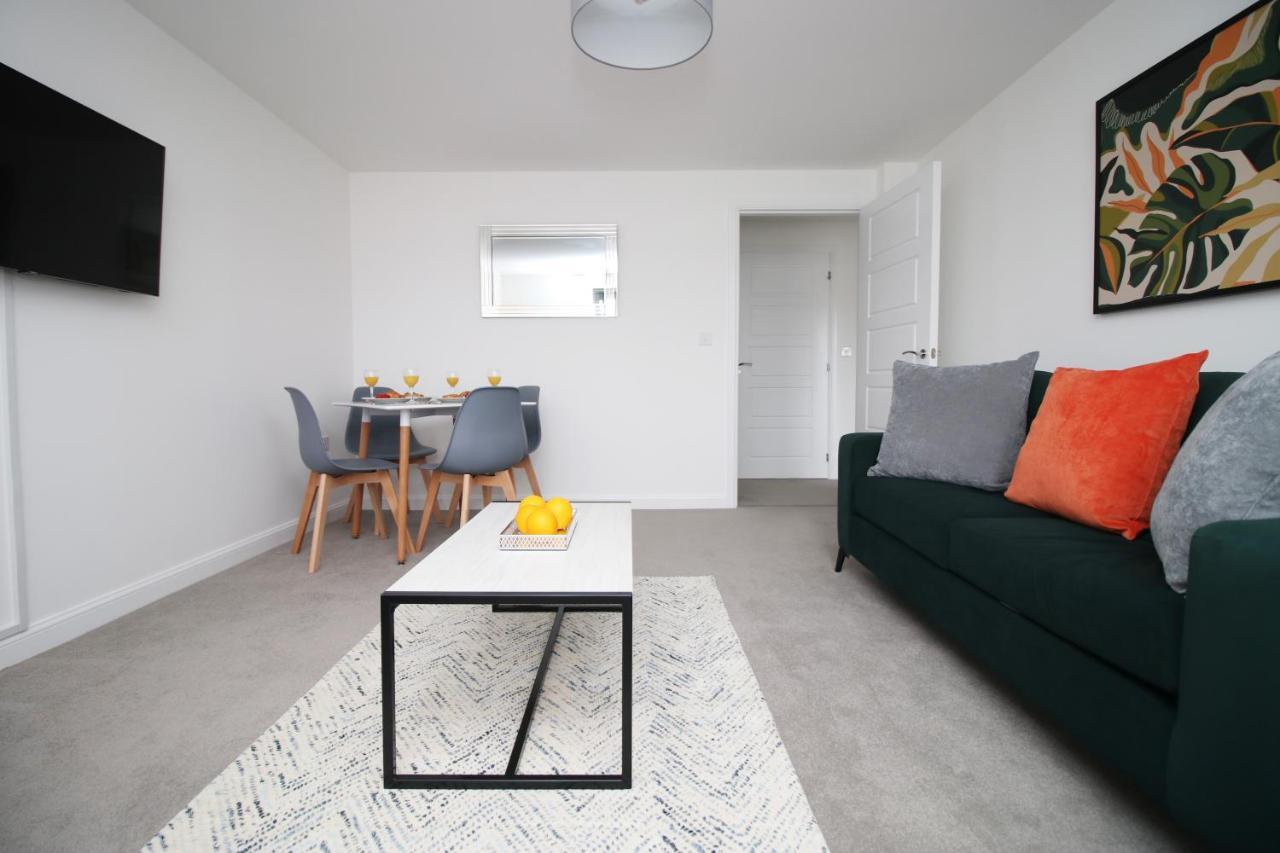 No 43 Stadium Views By Ssw - 2Br, Parking, Sleeps 4, 3Min Walk To Stadium, 10Min Drive To City Centre, Marina And Close To M4 Morriston Εξωτερικό φωτογραφία
