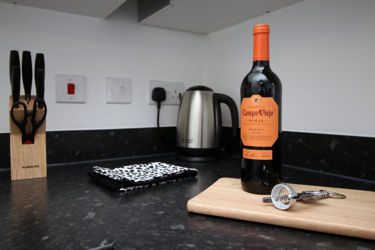 No 43 Stadium Views By Ssw - 2Br, Parking, Sleeps 4, 3Min Walk To Stadium, 10Min Drive To City Centre, Marina And Close To M4 Morriston Εξωτερικό φωτογραφία
