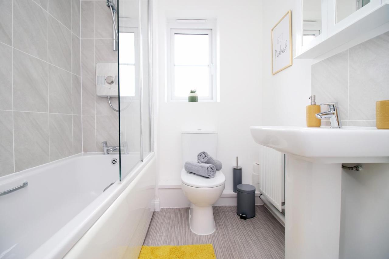 No 43 Stadium Views By Ssw - 2Br, Parking, Sleeps 4, 3Min Walk To Stadium, 10Min Drive To City Centre, Marina And Close To M4 Morriston Εξωτερικό φωτογραφία