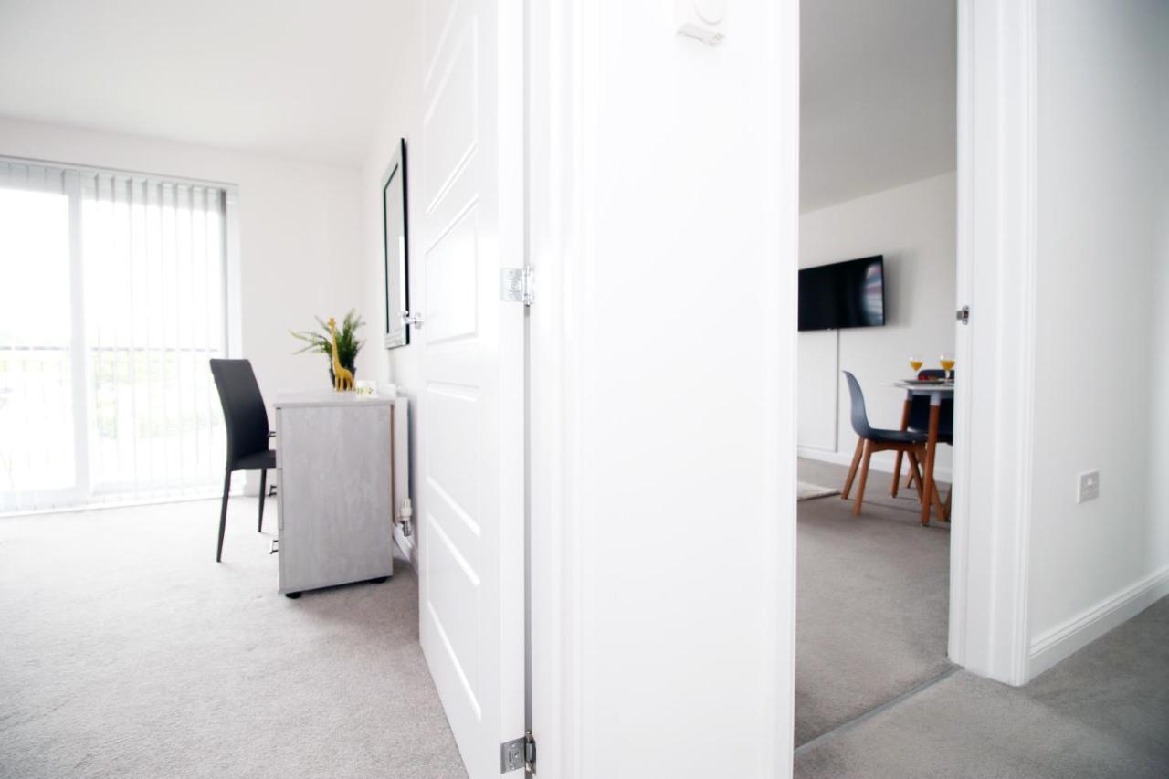 No 43 Stadium Views By Ssw - 2Br, Parking, Sleeps 4, 3Min Walk To Stadium, 10Min Drive To City Centre, Marina And Close To M4 Morriston Εξωτερικό φωτογραφία