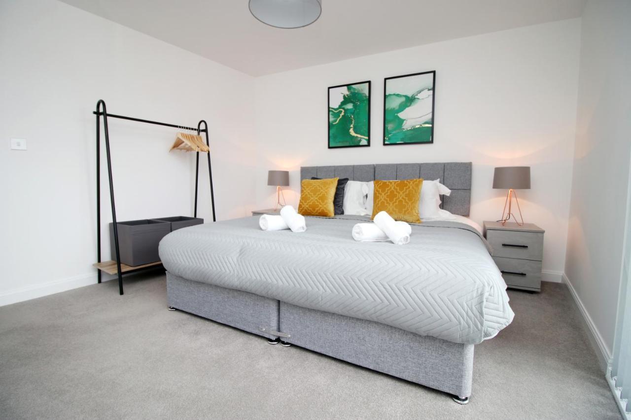 No 43 Stadium Views By Ssw - 2Br, Parking, Sleeps 4, 3Min Walk To Stadium, 10Min Drive To City Centre, Marina And Close To M4 Morriston Εξωτερικό φωτογραφία