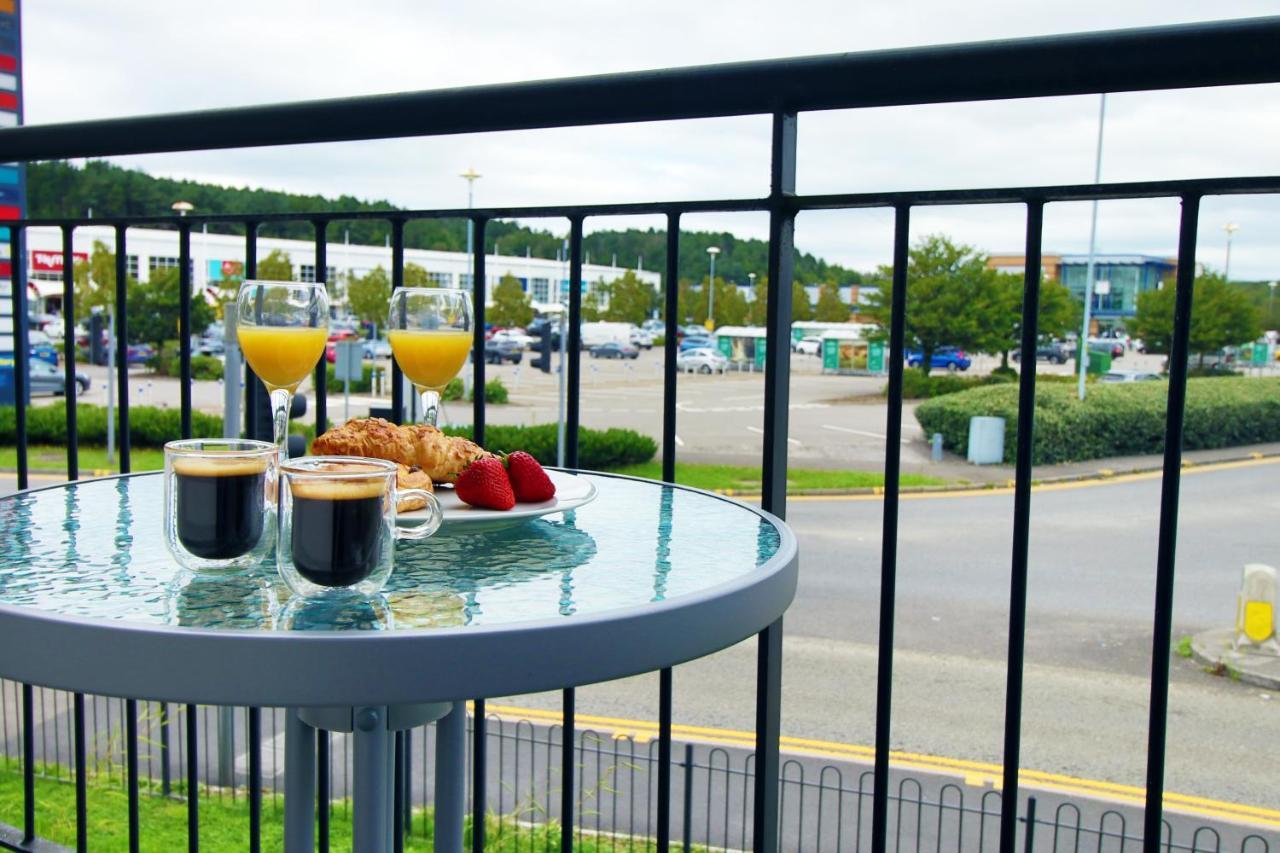 No 43 Stadium Views By Ssw - 2Br, Parking, Sleeps 4, 3Min Walk To Stadium, 10Min Drive To City Centre, Marina And Close To M4 Morriston Εξωτερικό φωτογραφία