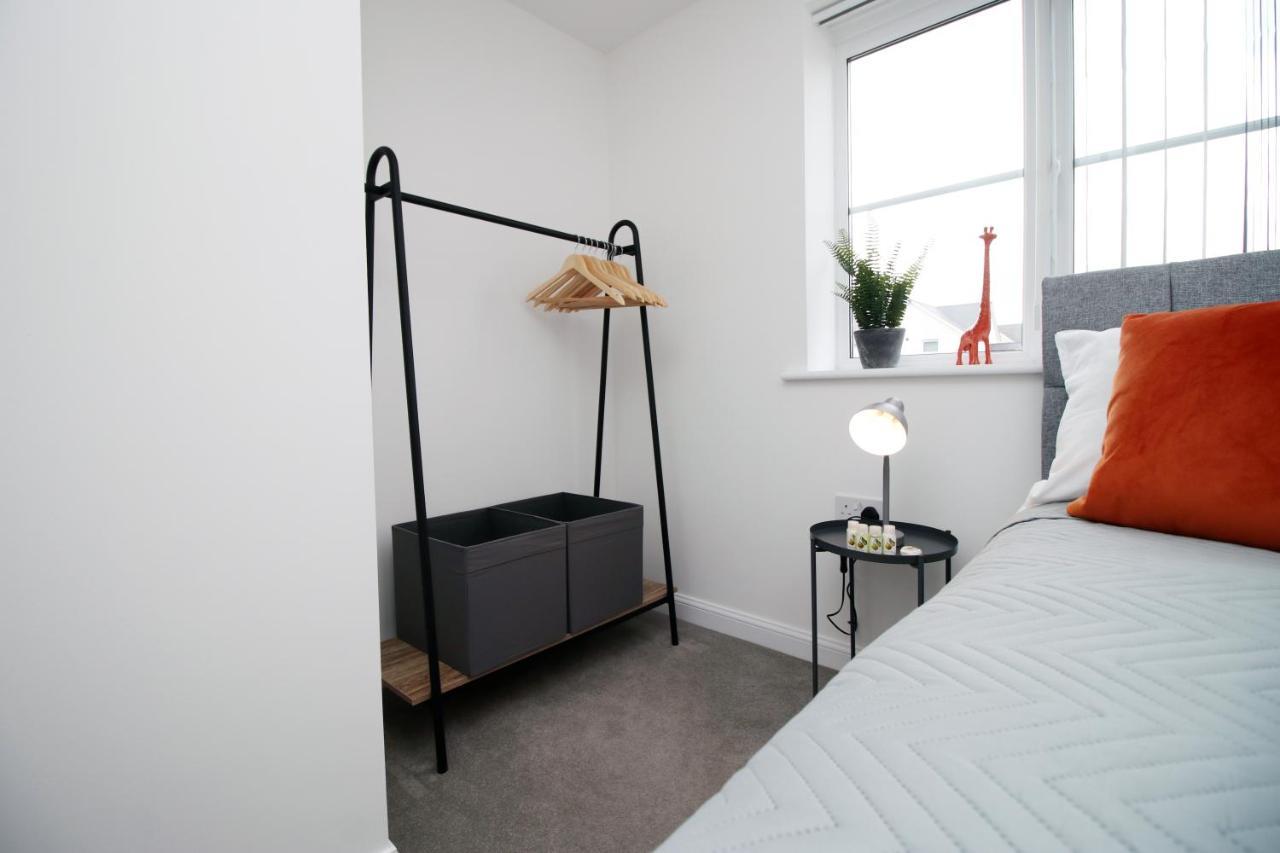 No 43 Stadium Views By Ssw - 2Br, Parking, Sleeps 4, 3Min Walk To Stadium, 10Min Drive To City Centre, Marina And Close To M4 Morriston Εξωτερικό φωτογραφία
