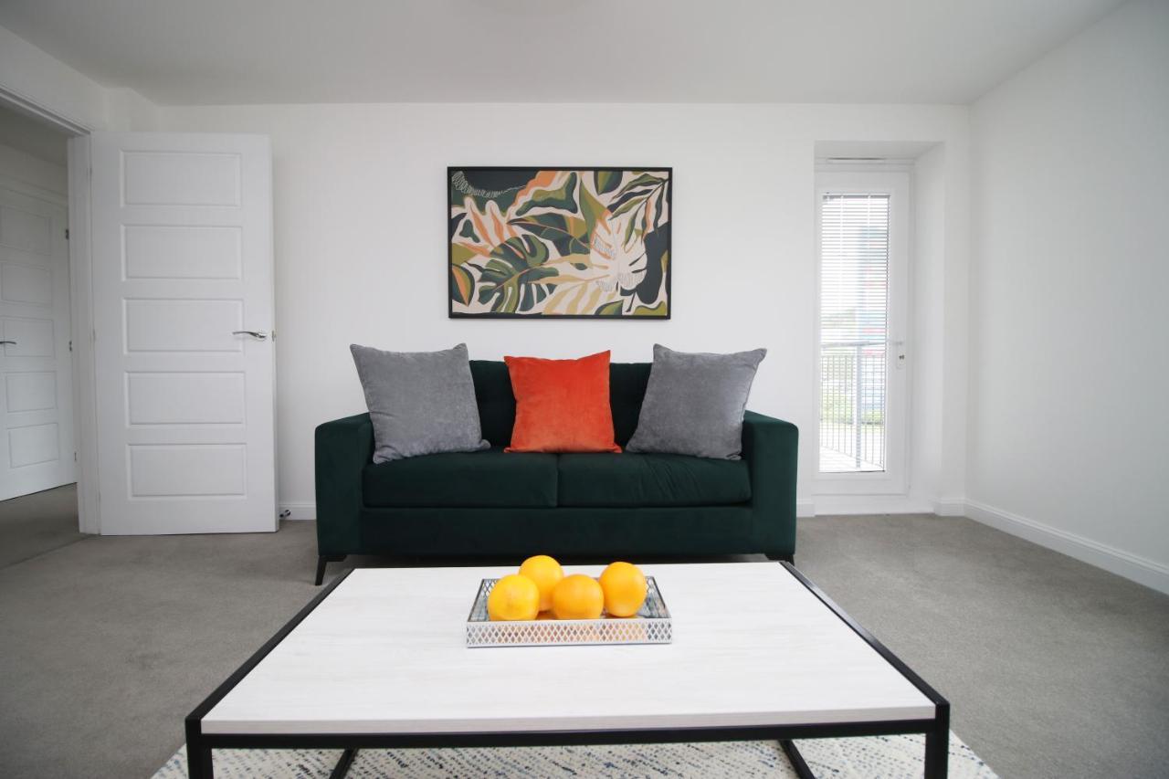 No 43 Stadium Views By Ssw - 2Br, Parking, Sleeps 4, 3Min Walk To Stadium, 10Min Drive To City Centre, Marina And Close To M4 Morriston Εξωτερικό φωτογραφία