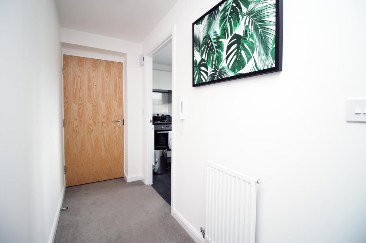 No 43 Stadium Views By Ssw - 2Br, Parking, Sleeps 4, 3Min Walk To Stadium, 10Min Drive To City Centre, Marina And Close To M4 Morriston Εξωτερικό φωτογραφία
